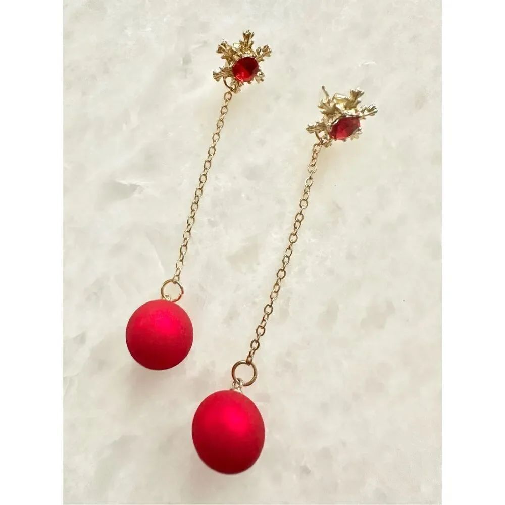 Sleek chain gold snowflake ruby red ball dangle earrings ￼